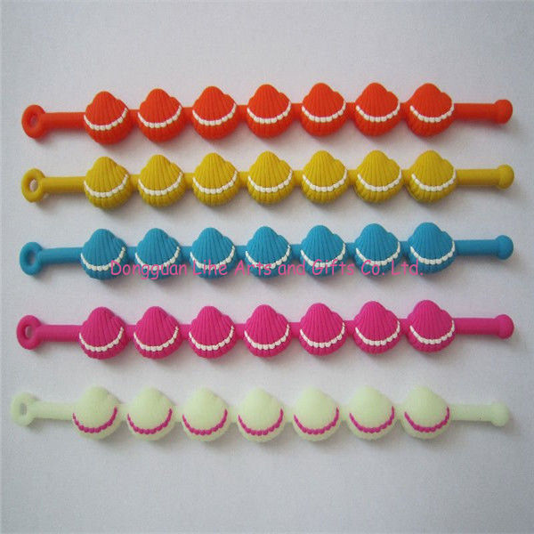 Heart linked silicone/soft pvc/rubber silicone bracelet with full color for decoration