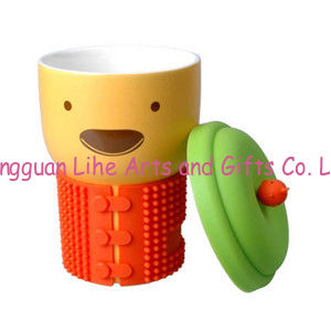 Fashion ceramic cup wit silicone lip covers with custom logos for promotion